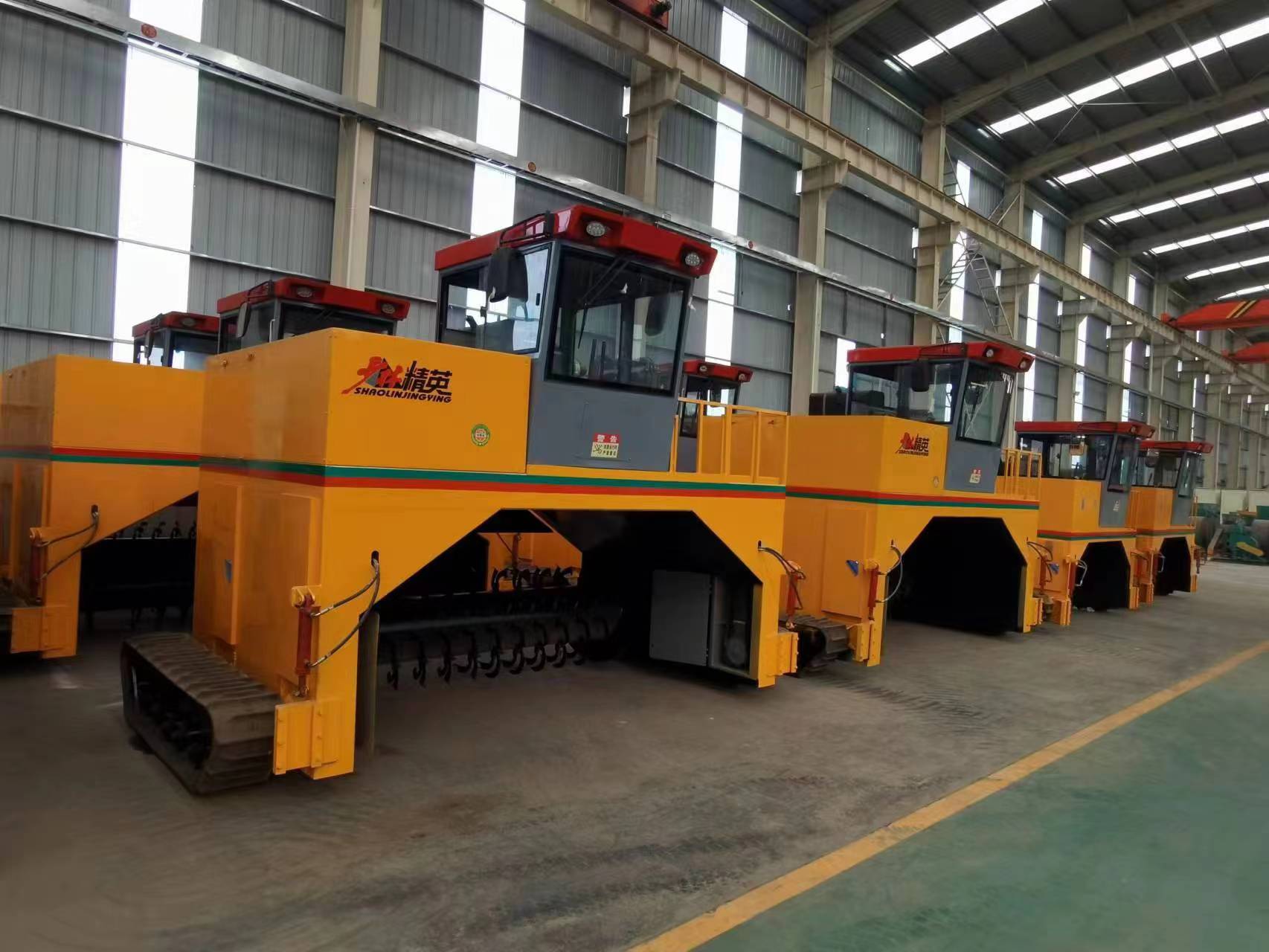 履带翻抛机.jpg 履带翻抛机.jpg